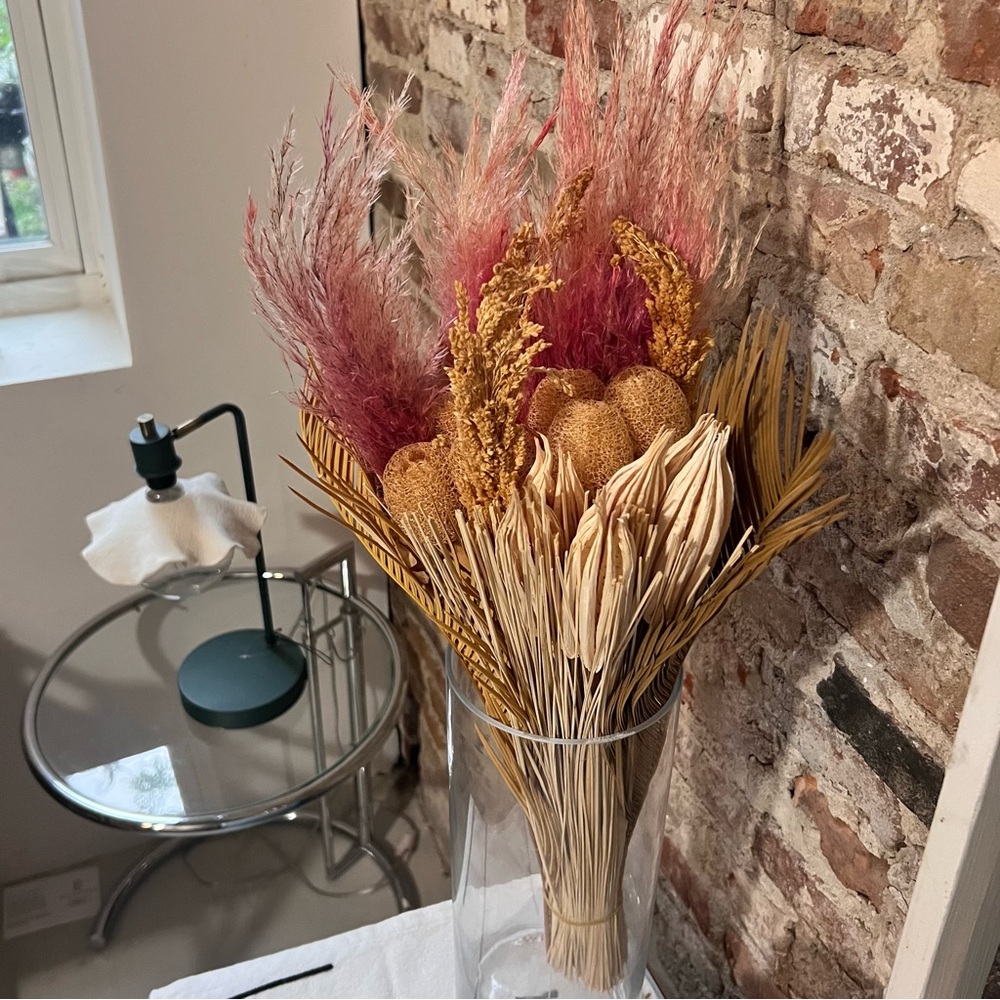 NWOT Natural Dried flower arrangement